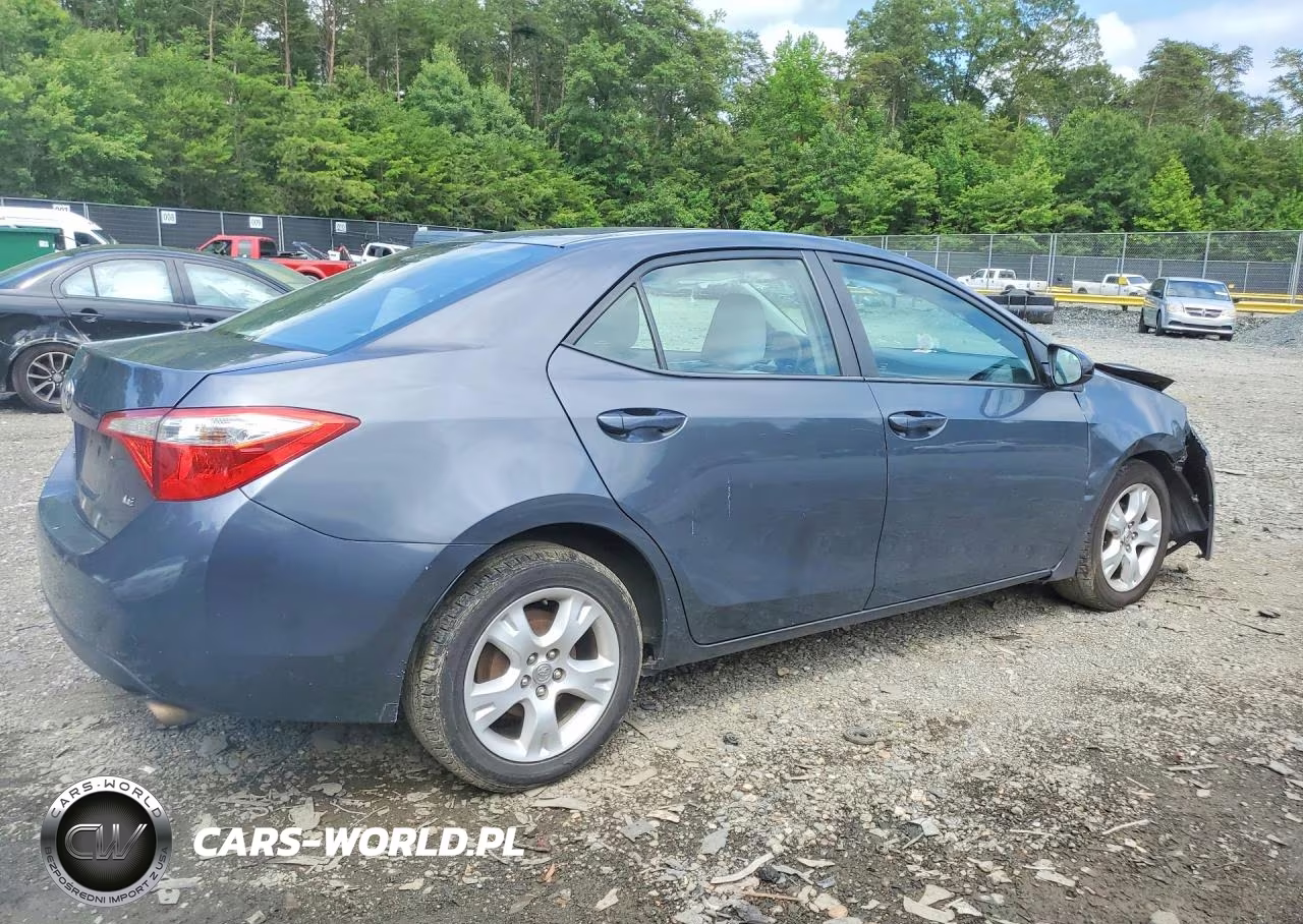 2015 Toyota Corolla Le VIN:2T1BURHE7FC236824 - 3