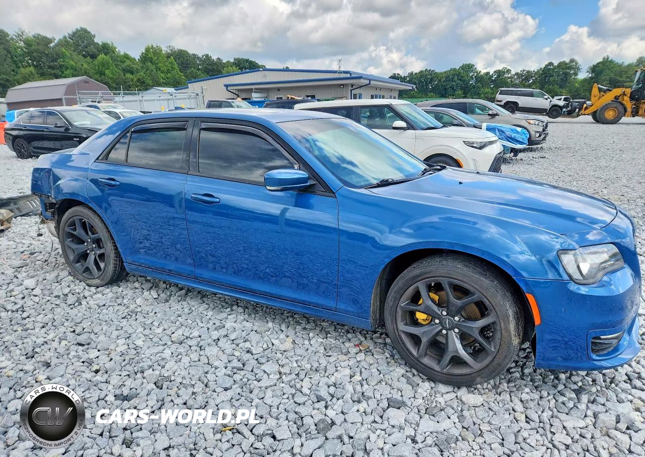 2023 Chrysler 300 Touring L VIN:2C3CCADG0PH556160 - 4