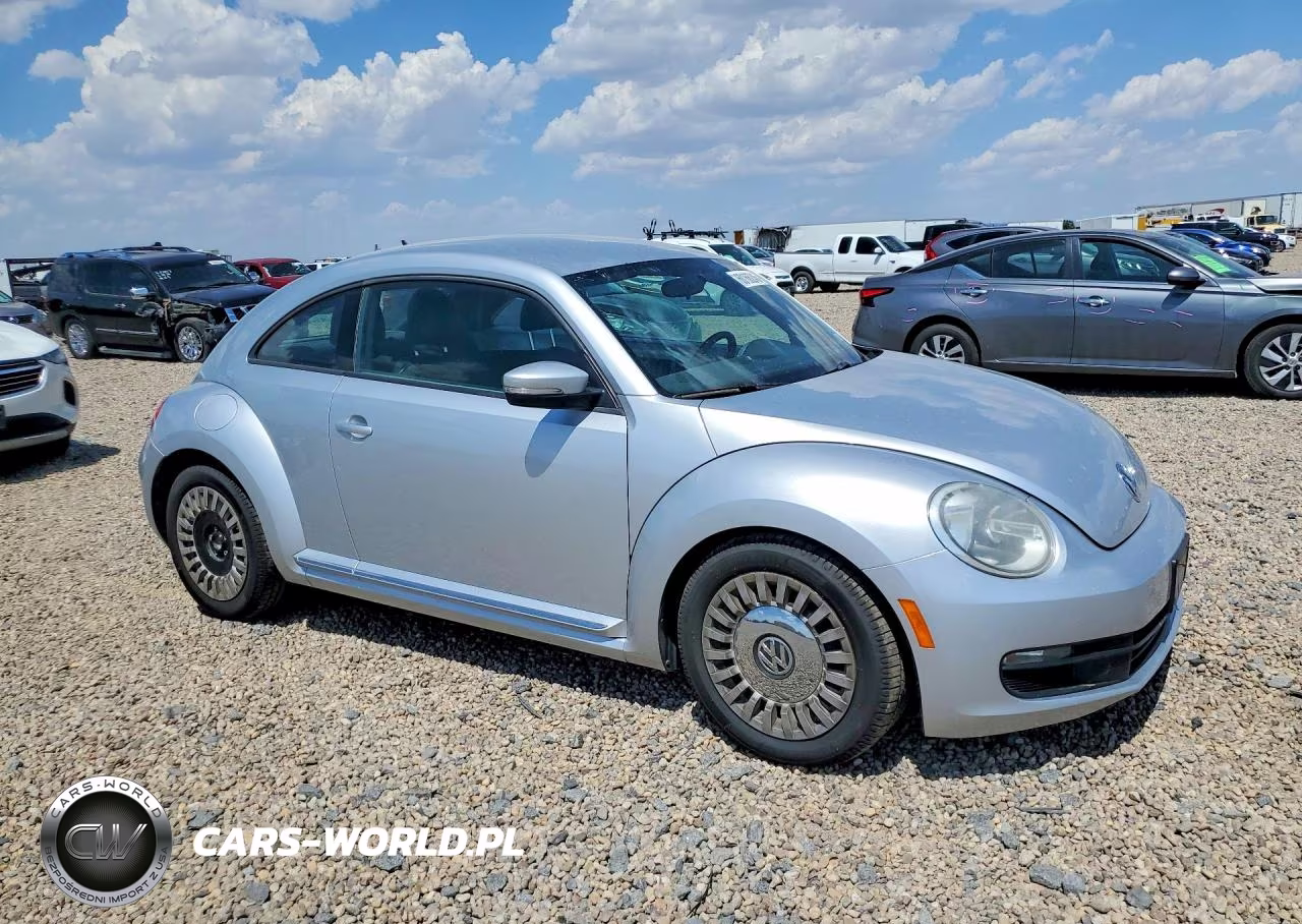 2013 Volkswagen Beetle VIN:3VWJX7AT8DM672776 - 4