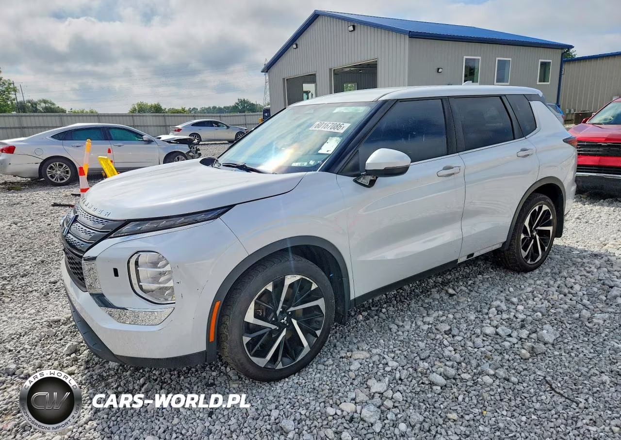 2022 Mitsubishi Outlander Es – zdjęcie 1 z 13