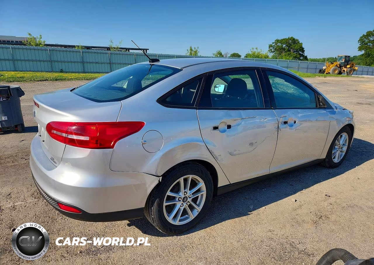 2016 Ford Focus Se VIN:1FADP3F26GL213881 - 3