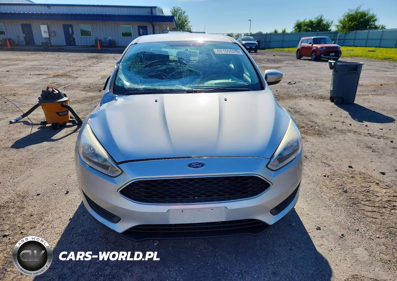 2016 Ford Focus Se VIN:1FADP3F26GL213881 - 5