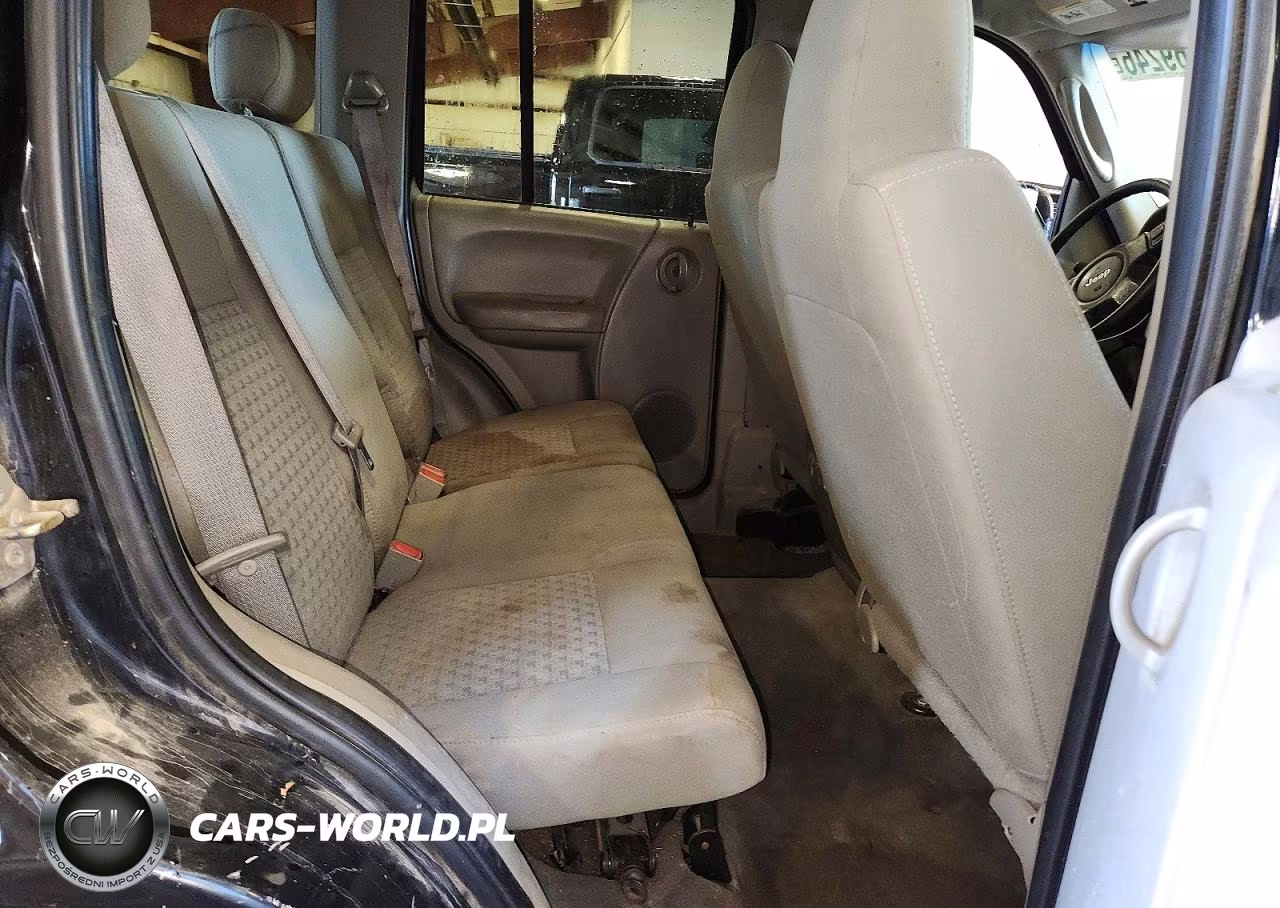 2006 Jeep Liberty Sport VIN:1J4GK48K86W107058 - 11