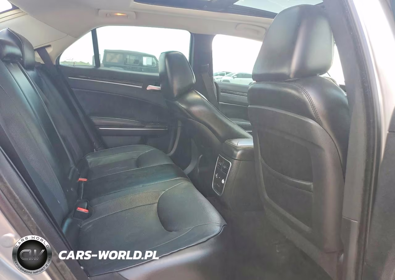 2016 Chrysler 300C VIN:2C3CCAKG3GH208498 - 10