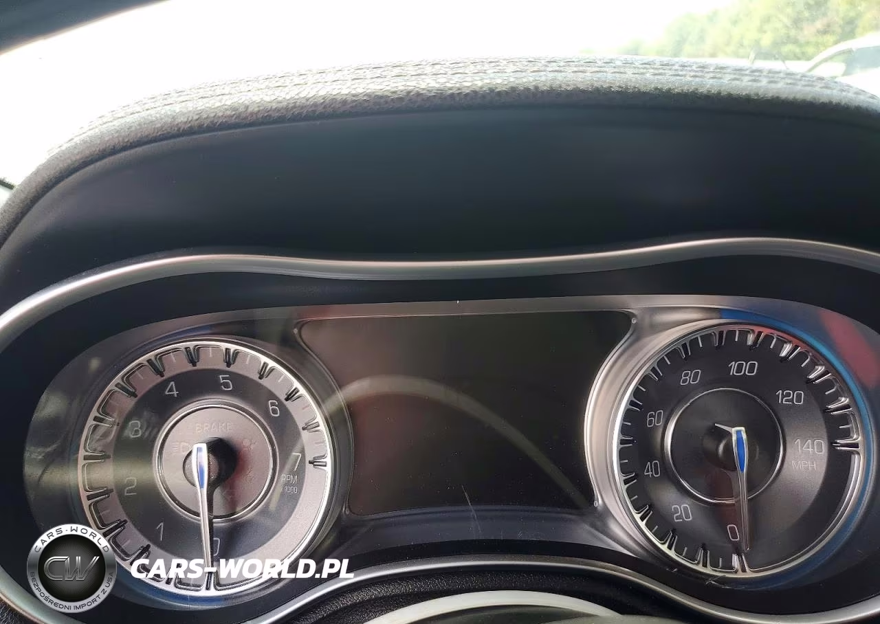 2016 Chrysler 300C VIN:2C3CCAKG3GH208498 - 9