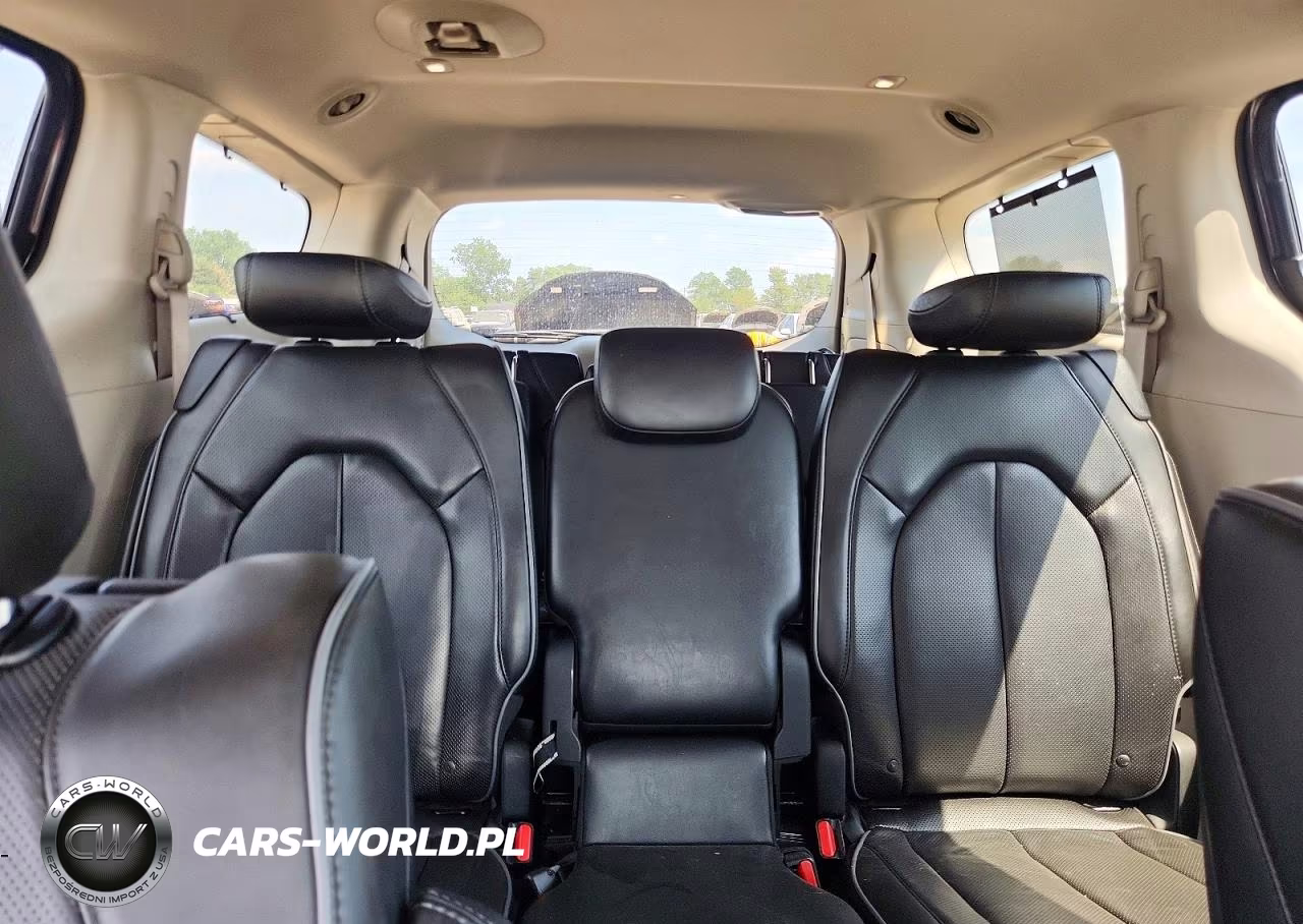 2018 Chrysler Pacifica Limited VIN:2C4RC1GG9JR353898 - 10
