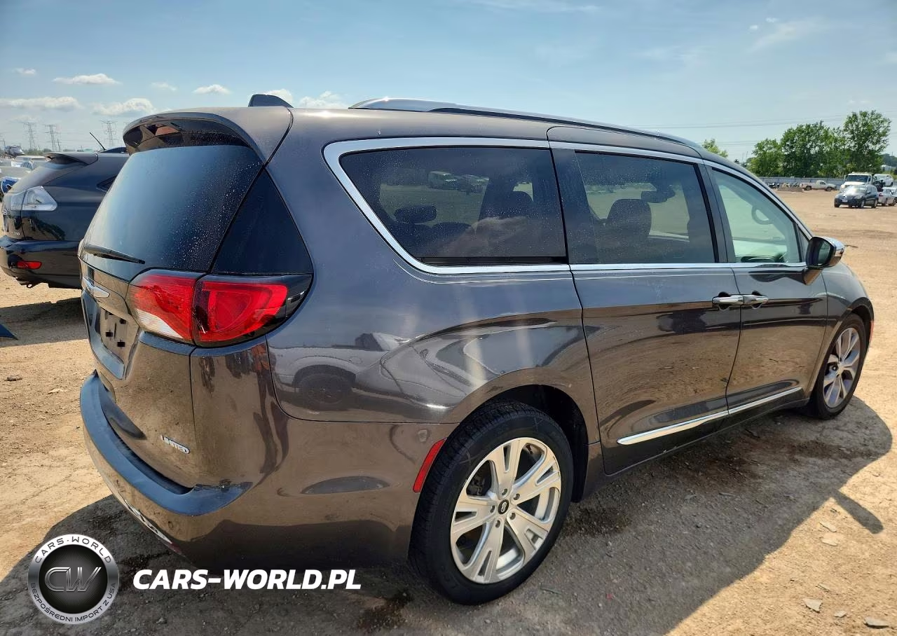 2018 Chrysler Pacifica Limited VIN:2C4RC1GG9JR353898 - 3
