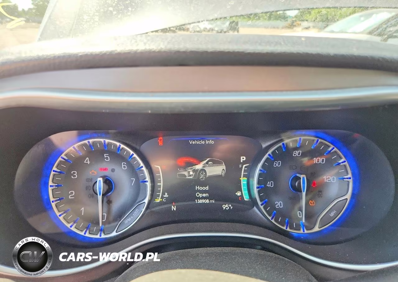 2018 Chrysler Pacifica Limited VIN:2C4RC1GG9JR353898 - 9