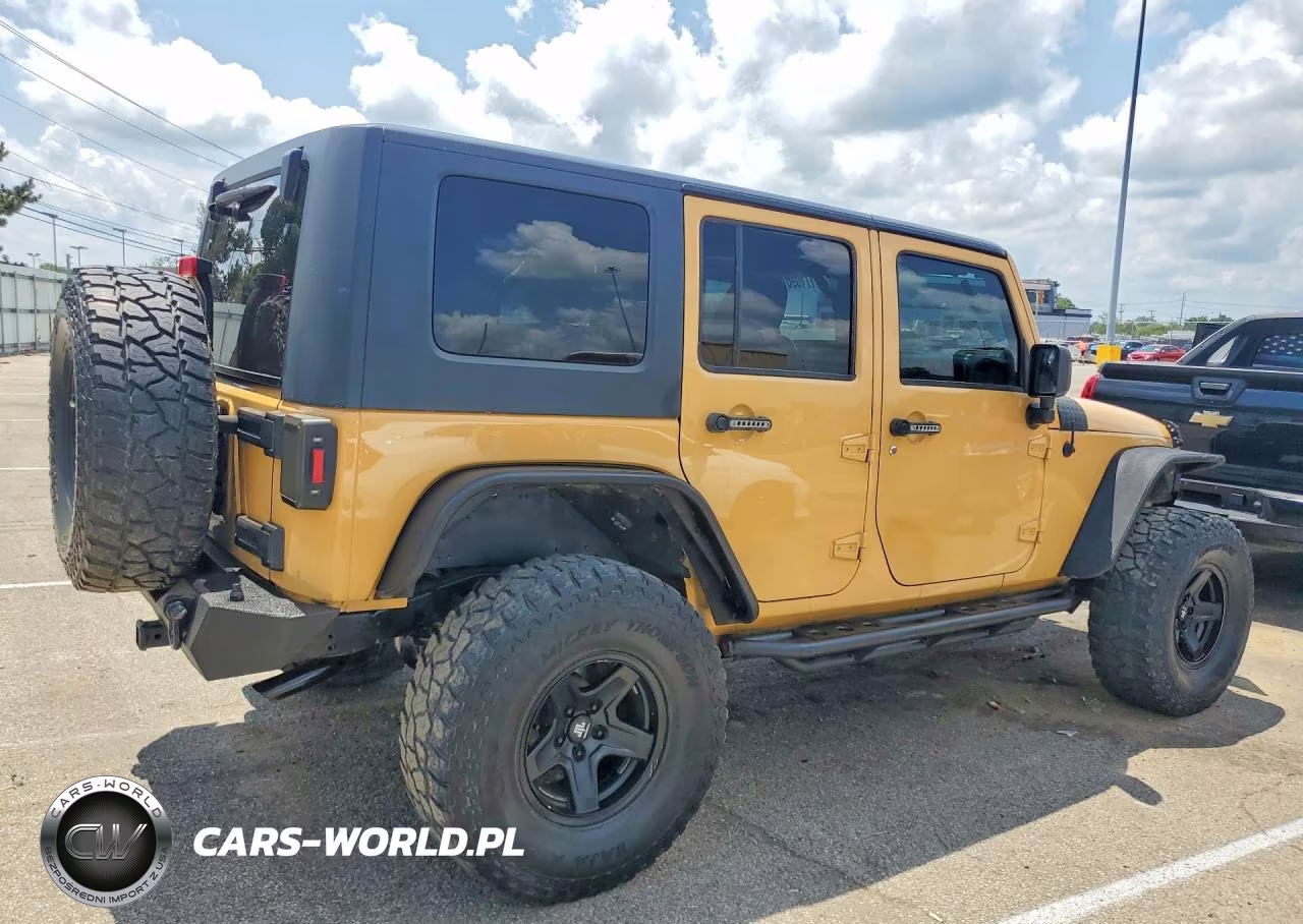 2013 Jeep Wrangler Unlimited Sport VIN:1C4BJWDG0DL698243 - 3