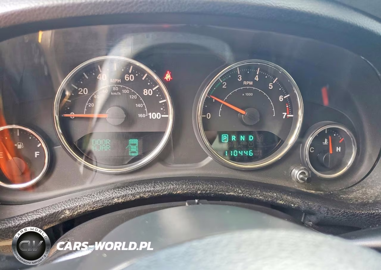 2013 Jeep Wrangler Unlimited Sport VIN:1C4BJWDG0DL698243 - 9