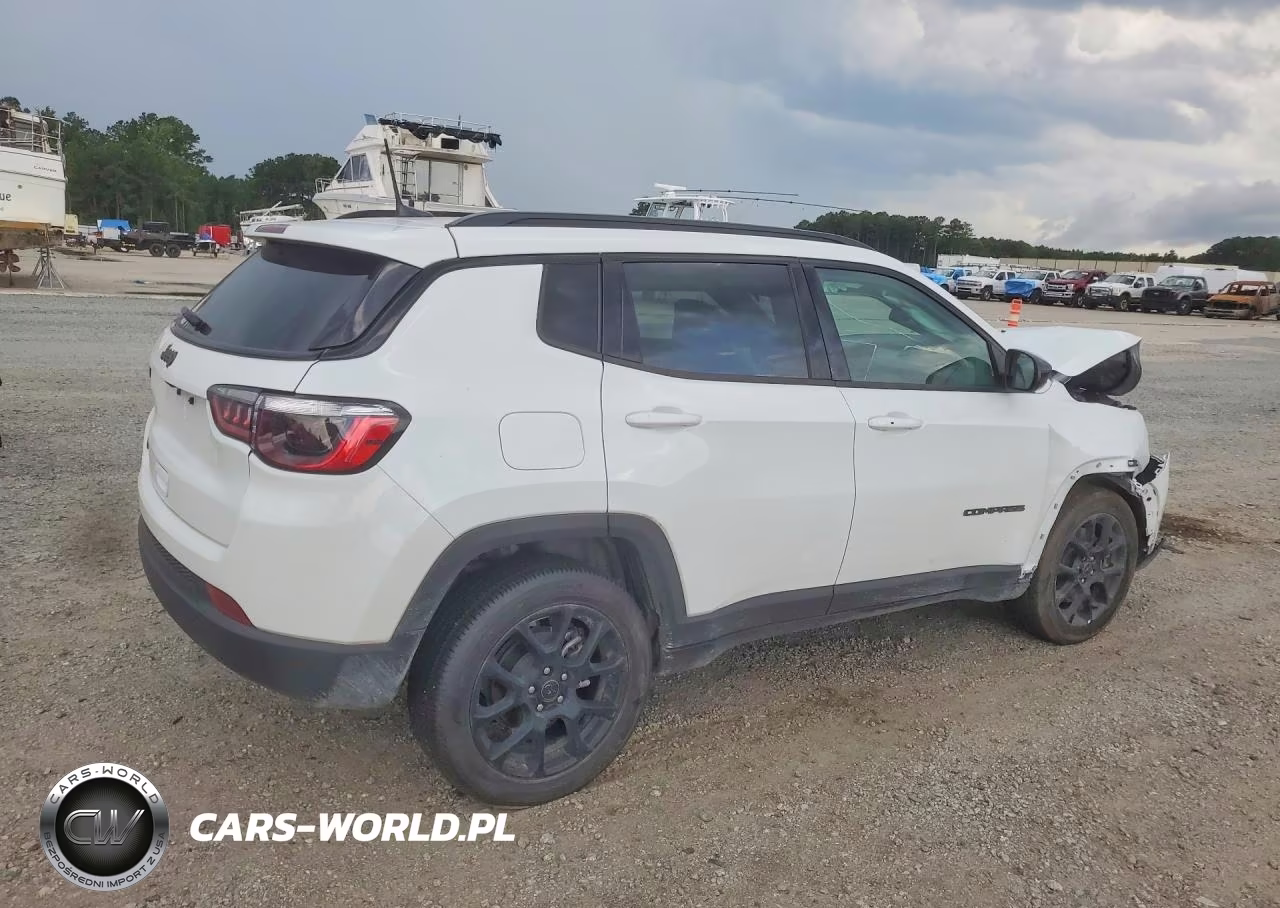 2025 Jeep Compass Latitude VIN:3C4NJDBN7ST599343 - 3