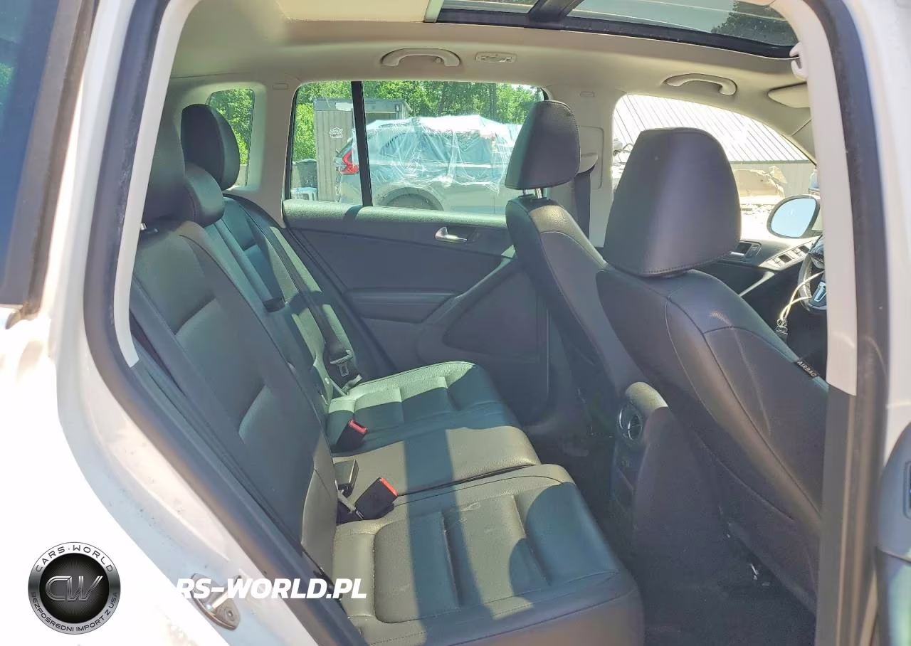 2017 Volkswagen Tiguan Wolfsburg VIN:WVGSV7AX2HK007381 - 11