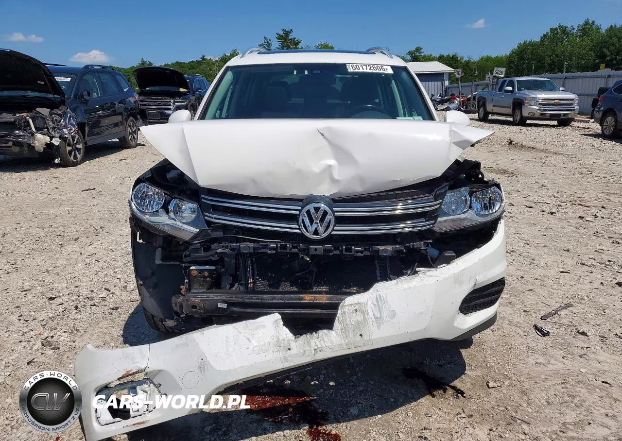 2017 Volkswagen Tiguan Wolfsburg VIN:WVGSV7AX2HK007381 - 5