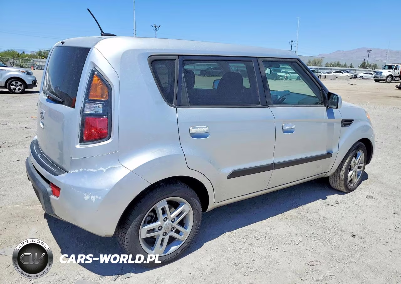 2010 Kia Soul + VIN:KNDJT2A28A7151233 - 3