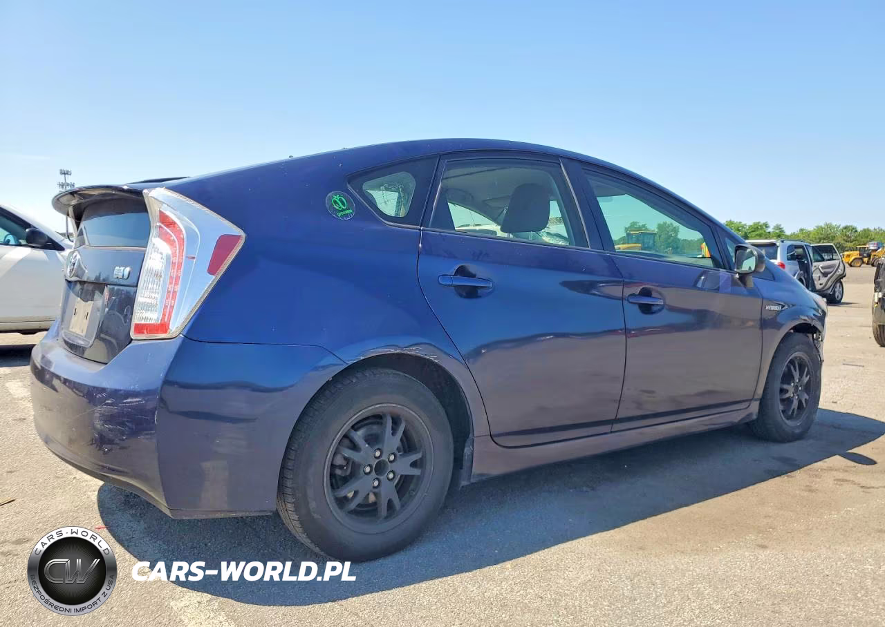 2015 Toyota Prius Two VIN:JTDKN3DU7F0439777 - 3