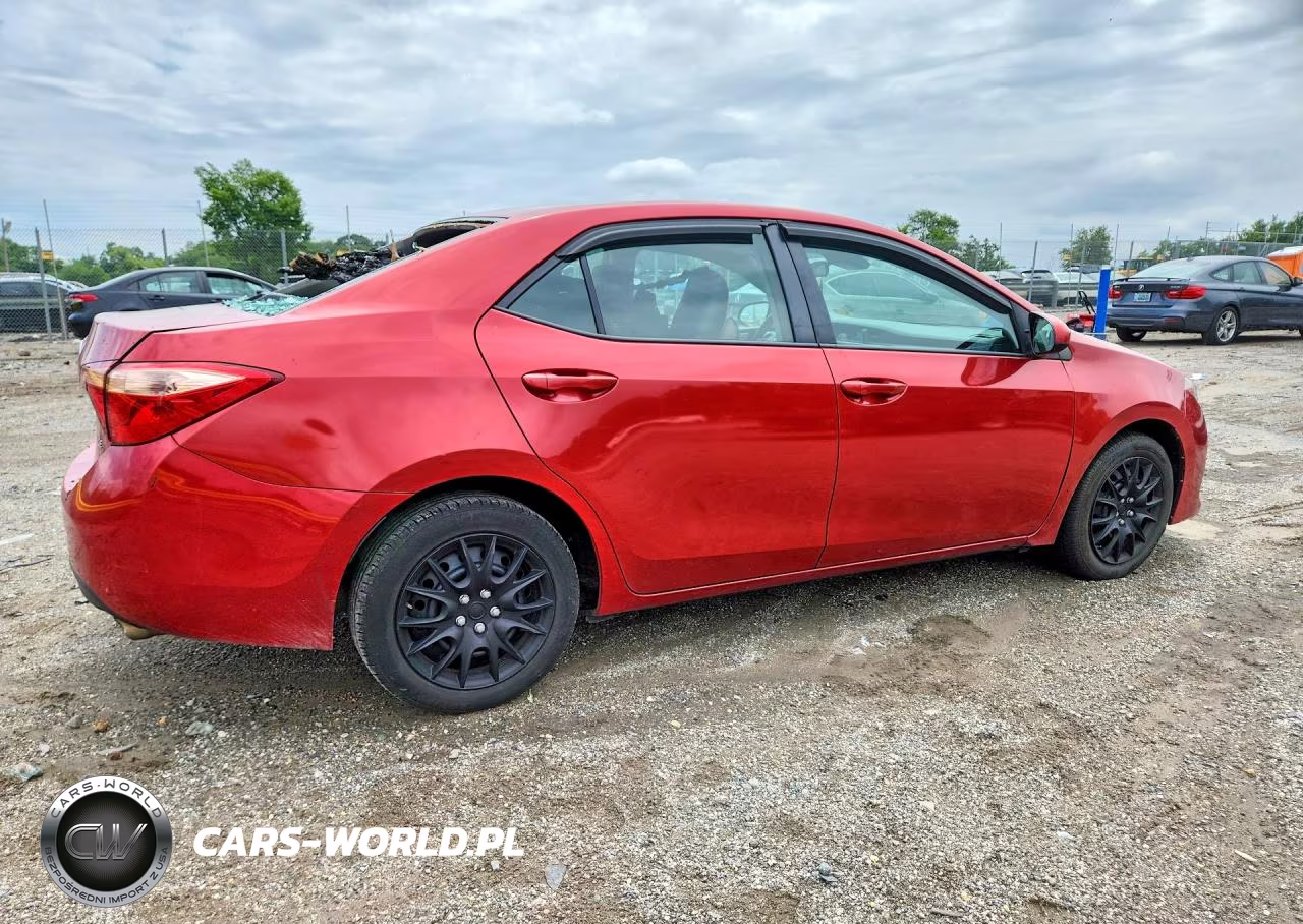 2018 Toyota Corolla Le VIN:5YFBURHE4JP751949 - 3
