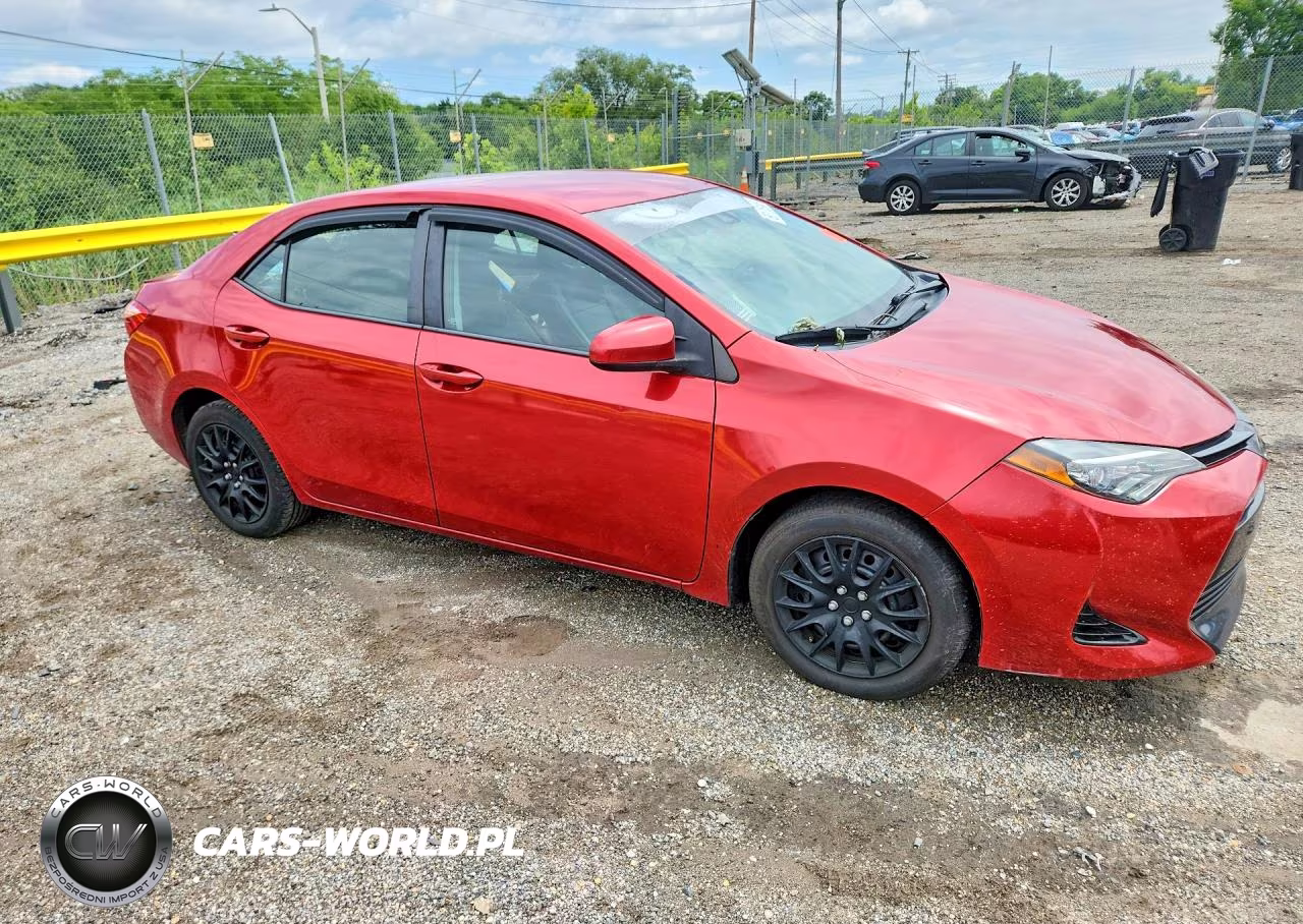 2018 Toyota Corolla Le VIN:5YFBURHE4JP751949 - 4