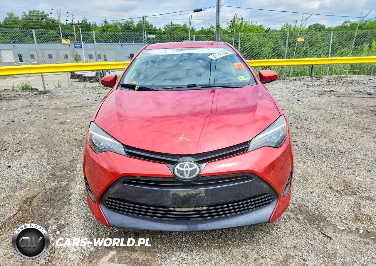 2018 Toyota Corolla Le VIN:5YFBURHE4JP751949 - 5