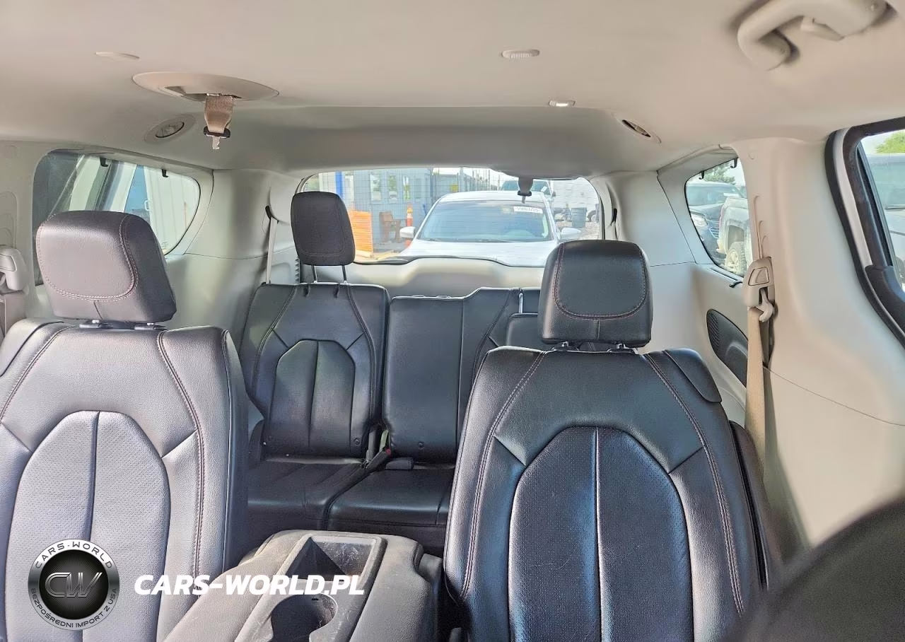 2017 Chrysler Pacifica Touring L Plus VIN:2C4RC1EG7HR727521 - 10