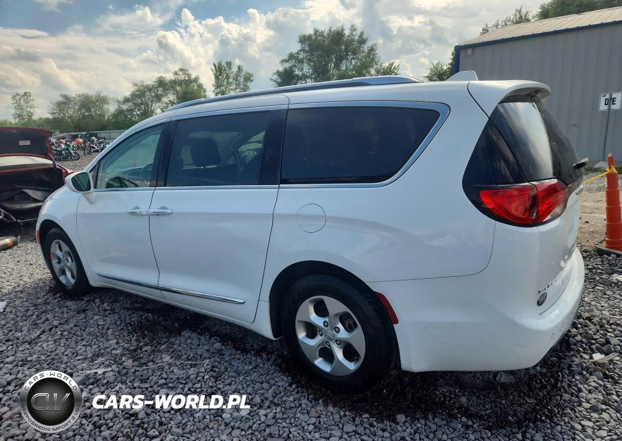 2017 Chrysler Pacifica Touring L Plus VIN:2C4RC1EG7HR727521 - 2