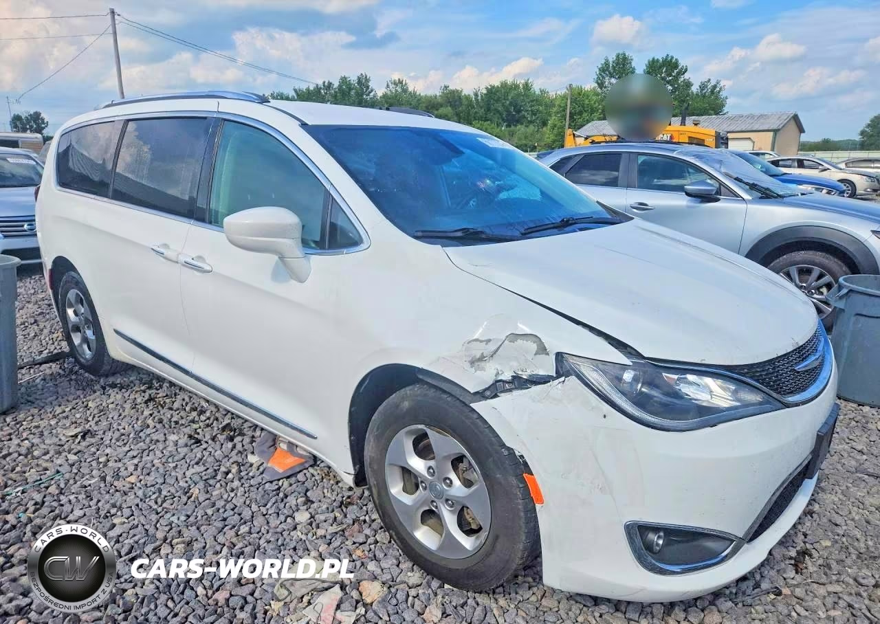 2017 Chrysler Pacifica Touring L Plus VIN:2C4RC1EG7HR727521 - 4
