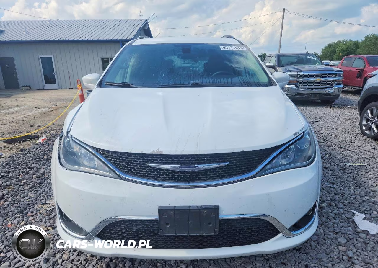 2017 Chrysler Pacifica Touring L Plus VIN:2C4RC1EG7HR727521 - 5