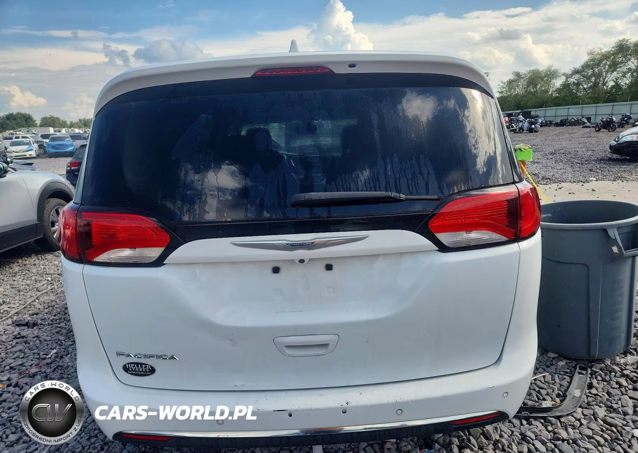 2017 Chrysler Pacifica Touring L Plus VIN:2C4RC1EG7HR727521 - 6
