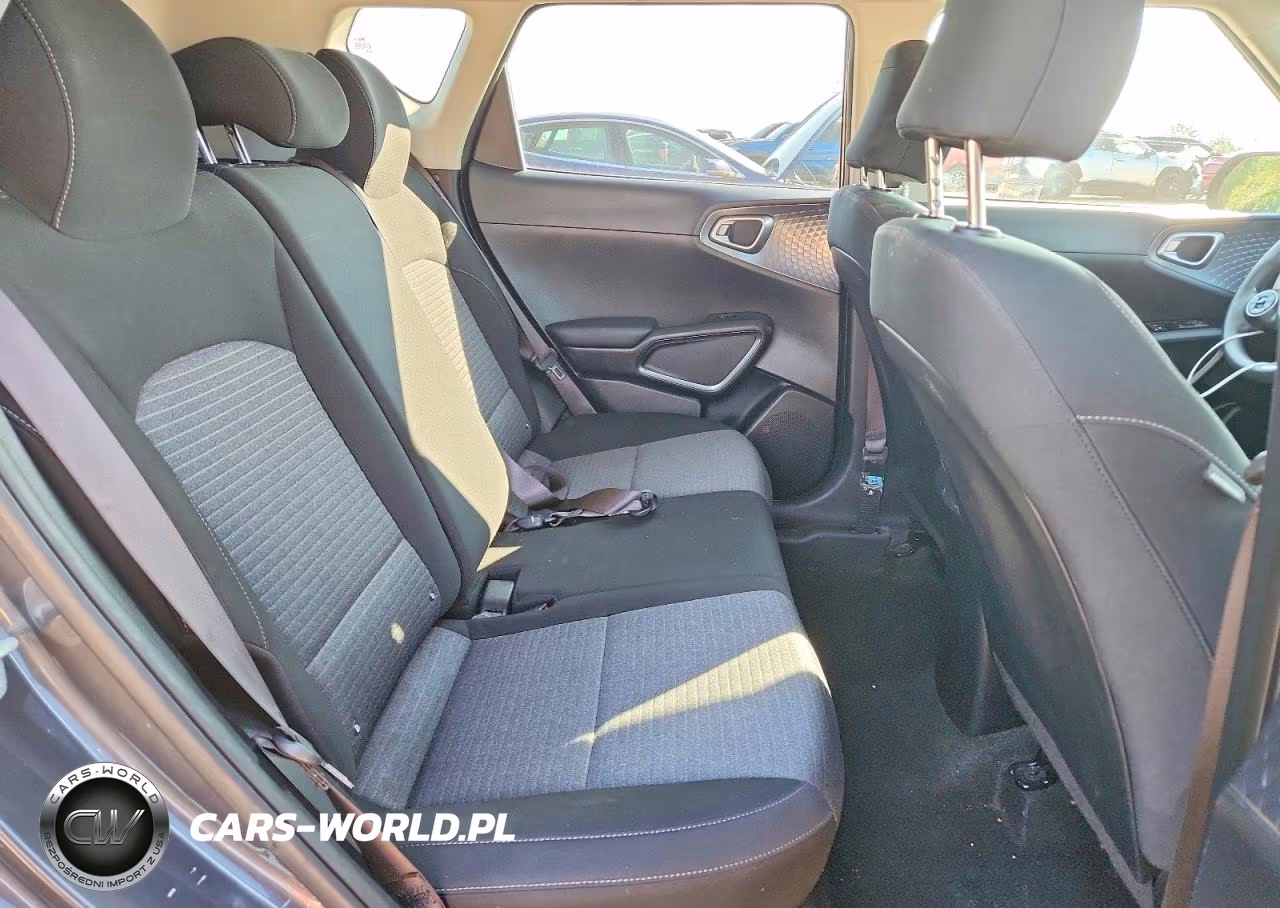 2021 Kia Soul S VIN:KNDJ23AU7M7796082 - 10