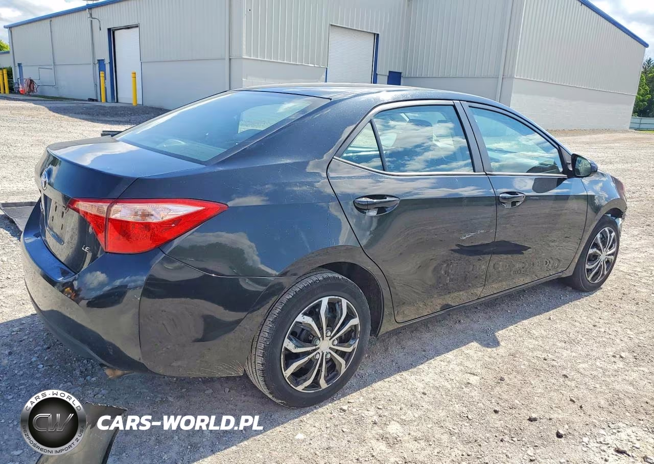 2018 Toyota Corolla Le VIN:2T1BURHE7JC978519 - 3