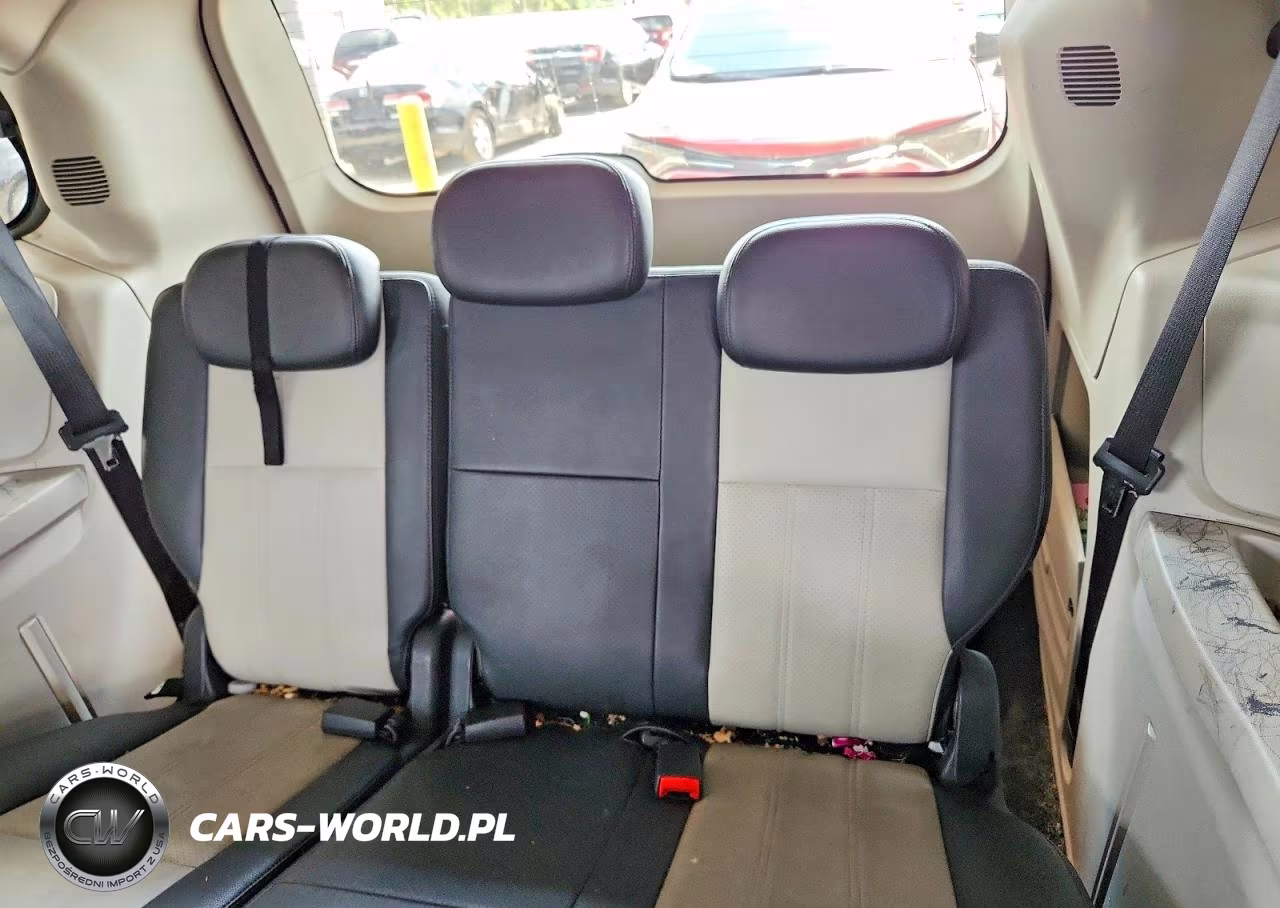 2010 Chrysler Town & Country Touring Plus VIN:2A4RR8DX1AR421956 - 10