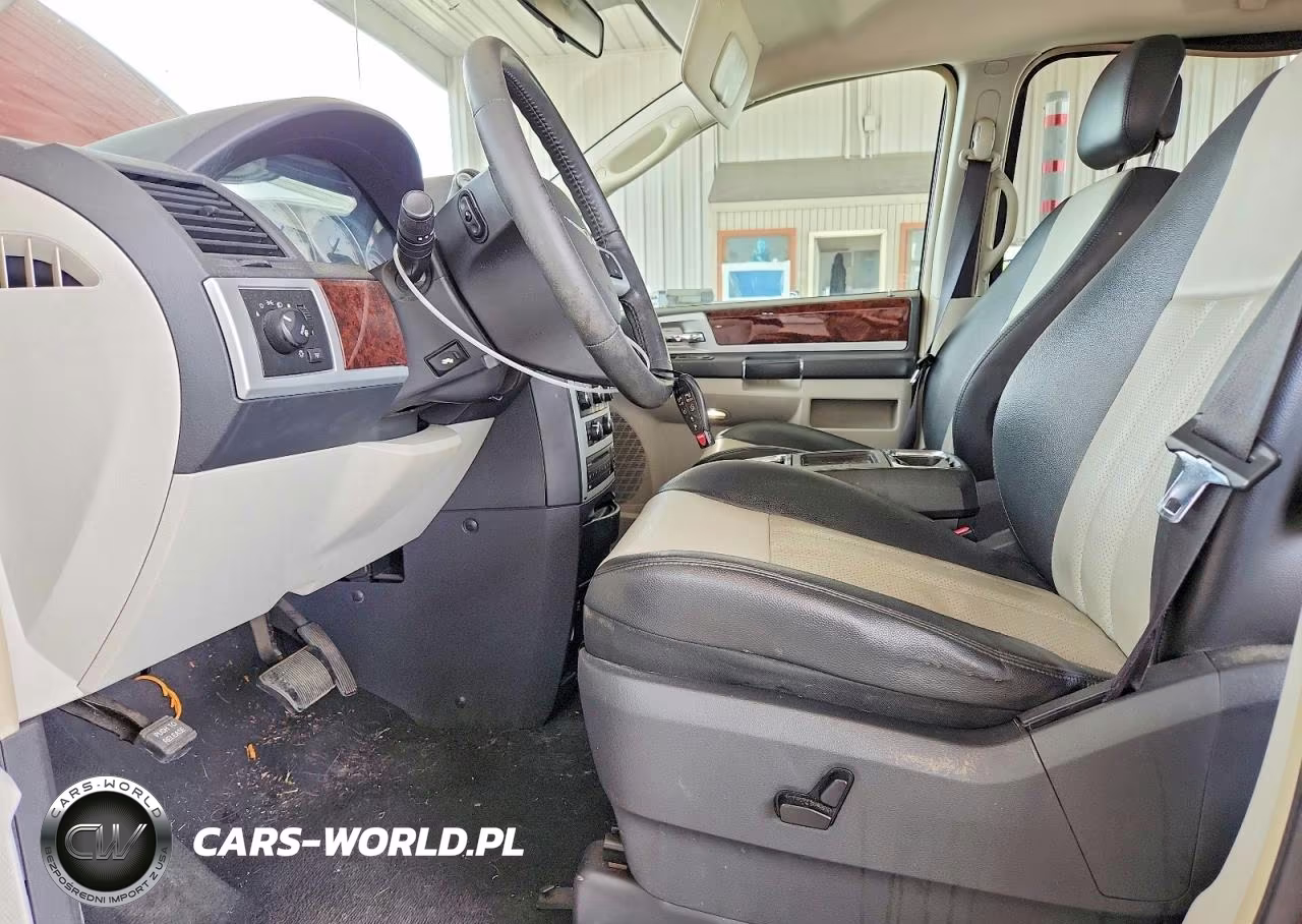 2010 Chrysler Town & Country Touring Plus VIN:2A4RR8DX1AR421956 - 7
