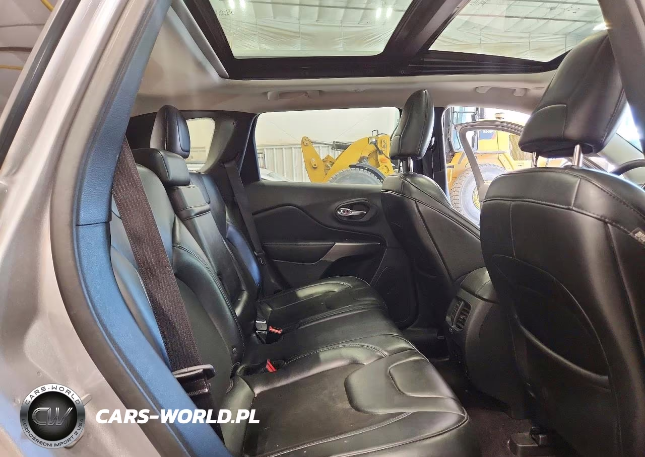 2019 Jeep Cherokee Latitude Plus VIN:1C4PJLLX6KD206120 - 11