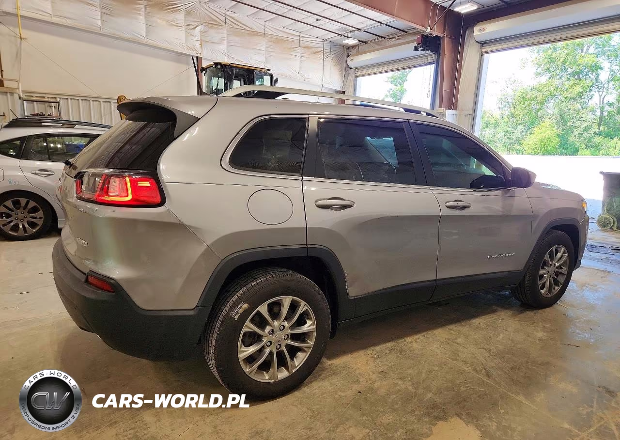 2019 Jeep Cherokee Latitude Plus VIN:1C4PJLLX6KD206120 - 3