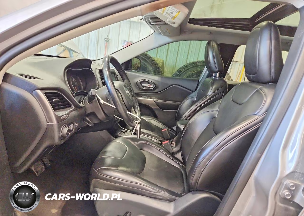 2019 Jeep Cherokee Latitude Plus VIN:1C4PJLLX6KD206120 - 7