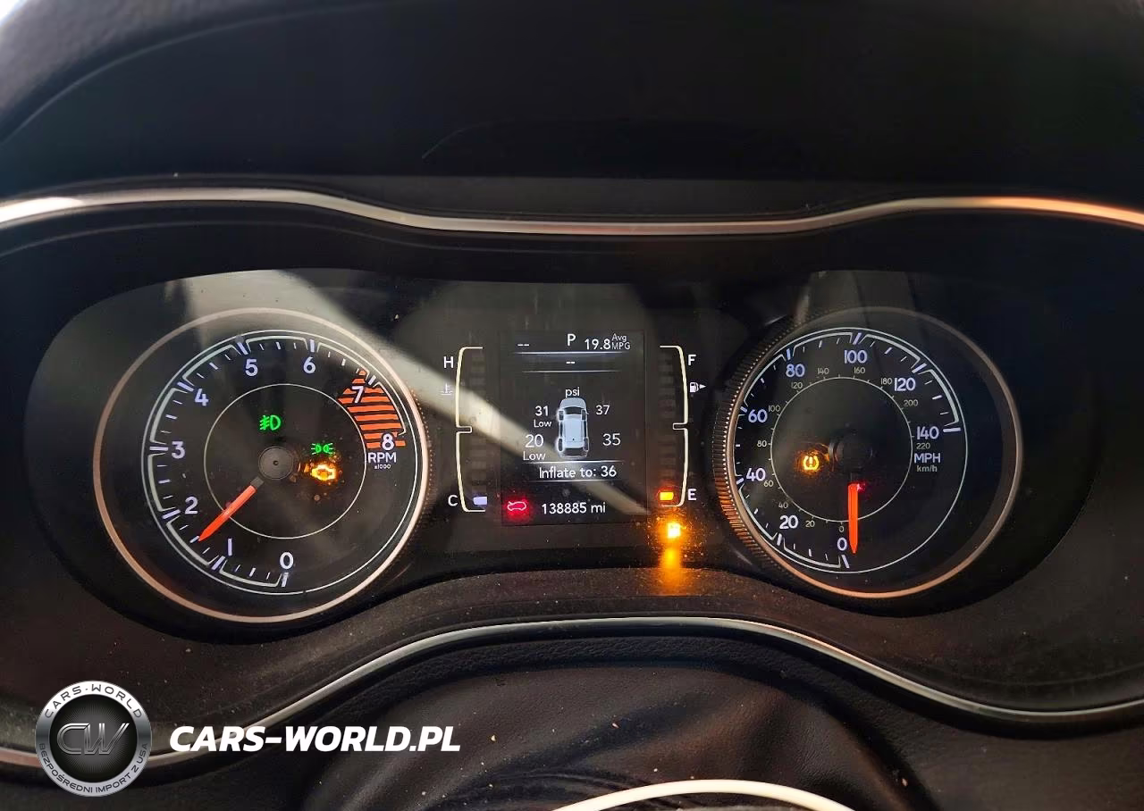 2019 Jeep Cherokee Latitude Plus VIN:1C4PJLLX6KD206120 - 9
