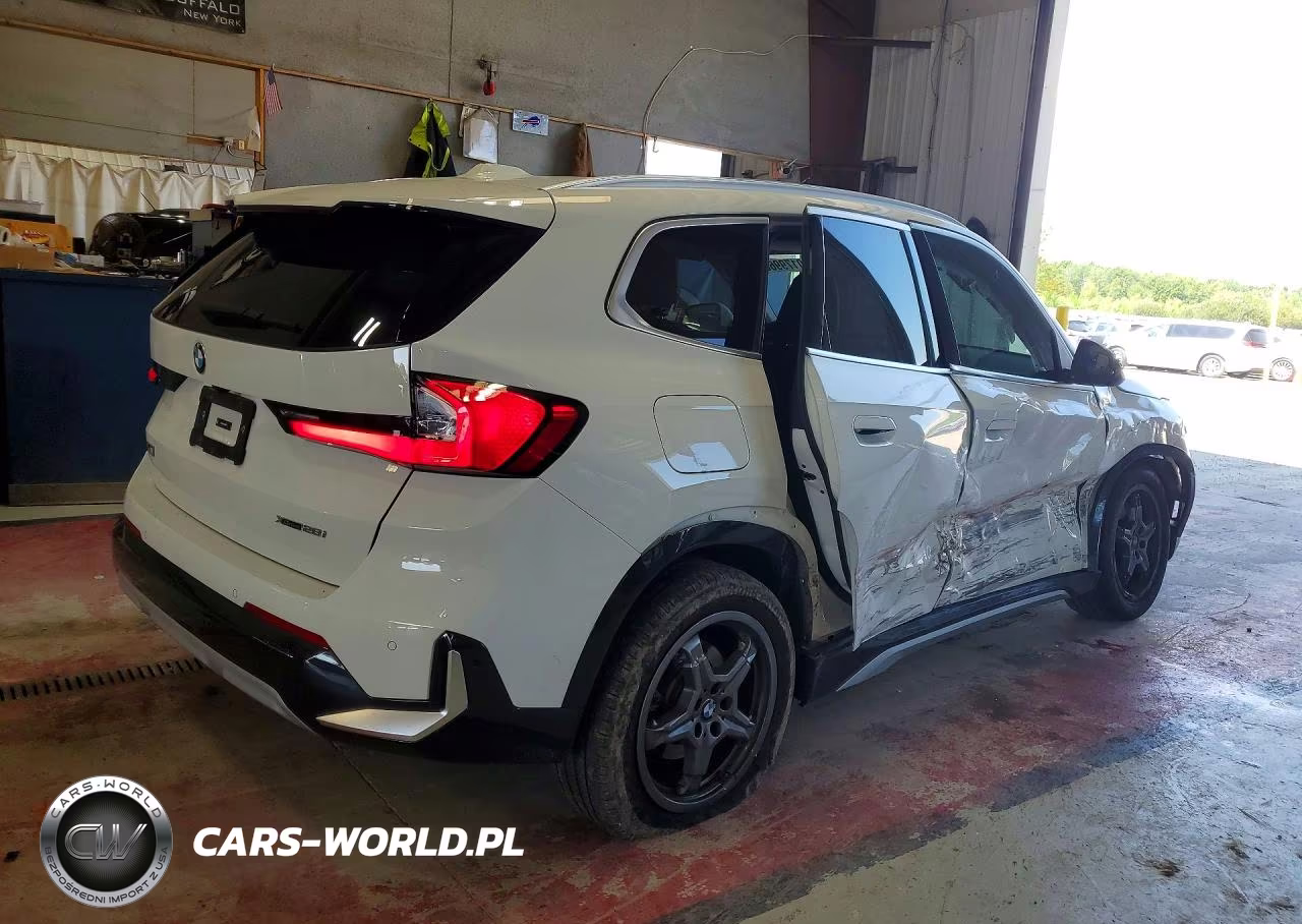 2025 BMW X1 xDrive28I VIN:WBX73EF07S5140727 - 3