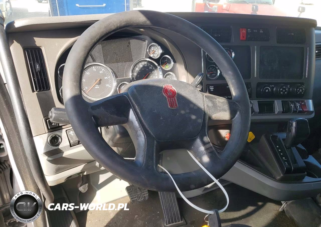 2018 Kenworth T680 Semi Truck VIN:1XKYDP9X6JJ210151 - 8