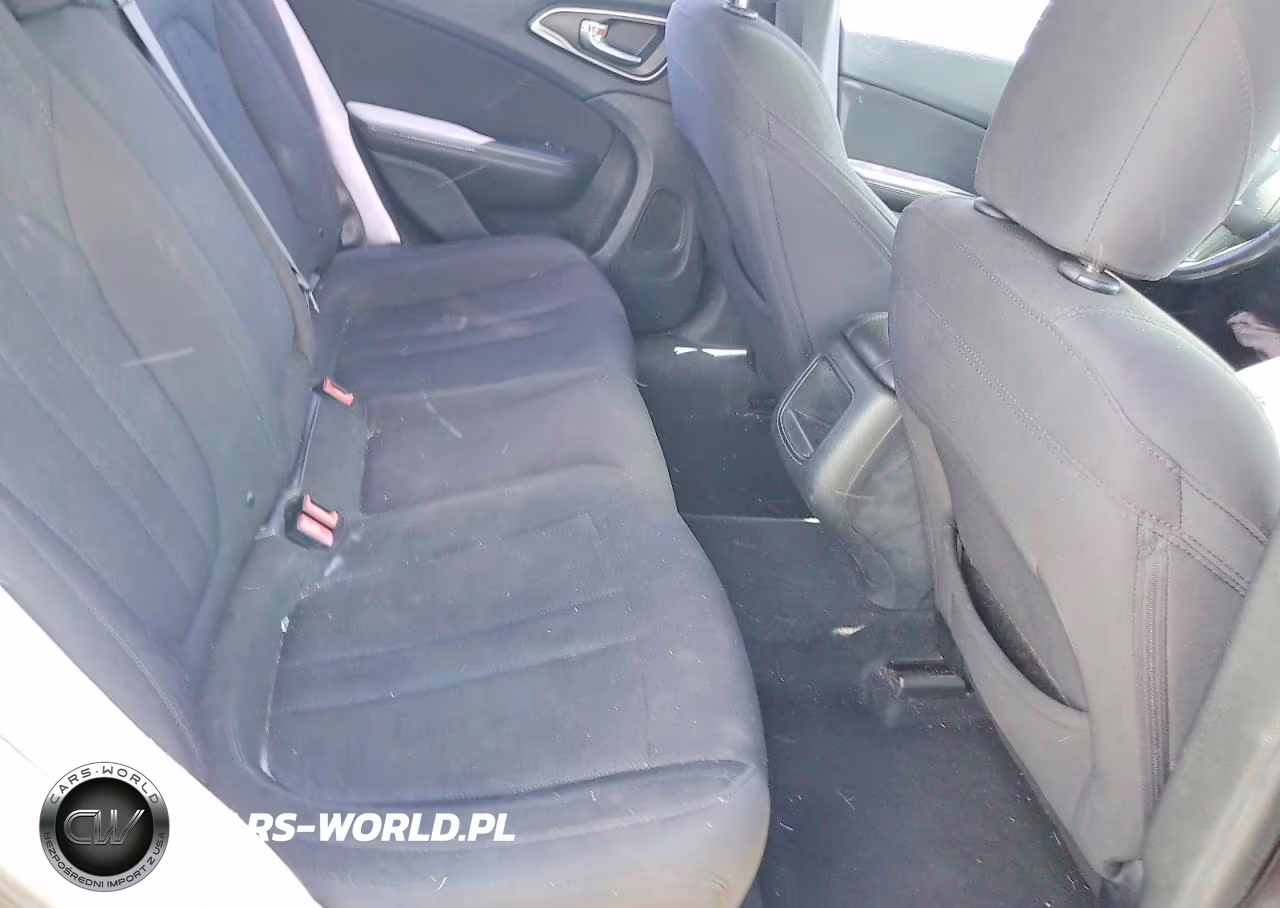 2015 Chrysler 200 Limited VIN:1C3CCCABXFN632574 - 10