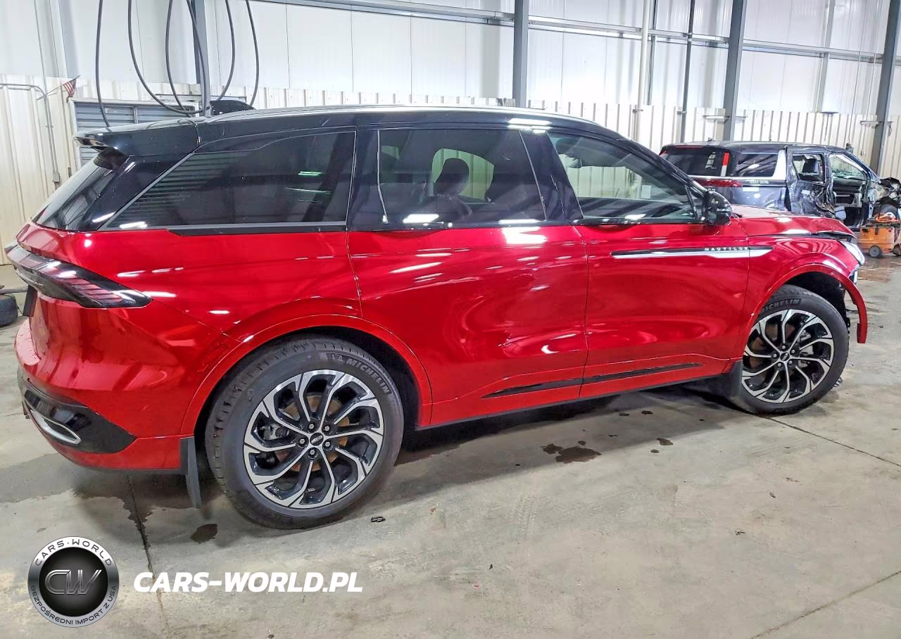 2025 Lincoln Nautilus Reserve VIN:5LMPJ8KA7SJ972796 - 3