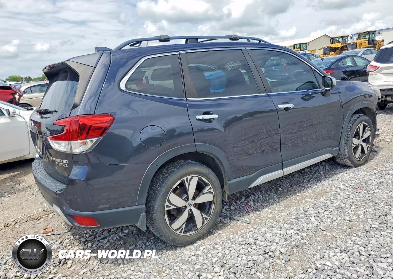 2019 Subaru Forester Touring VIN:JF2SKAWC1KH519431 - 3