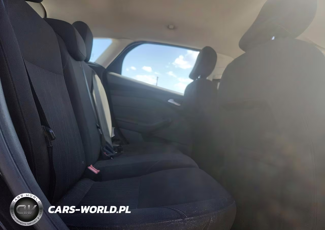 2017 Ford Focus Se VIN:1FADP3K28HL232424 - 10