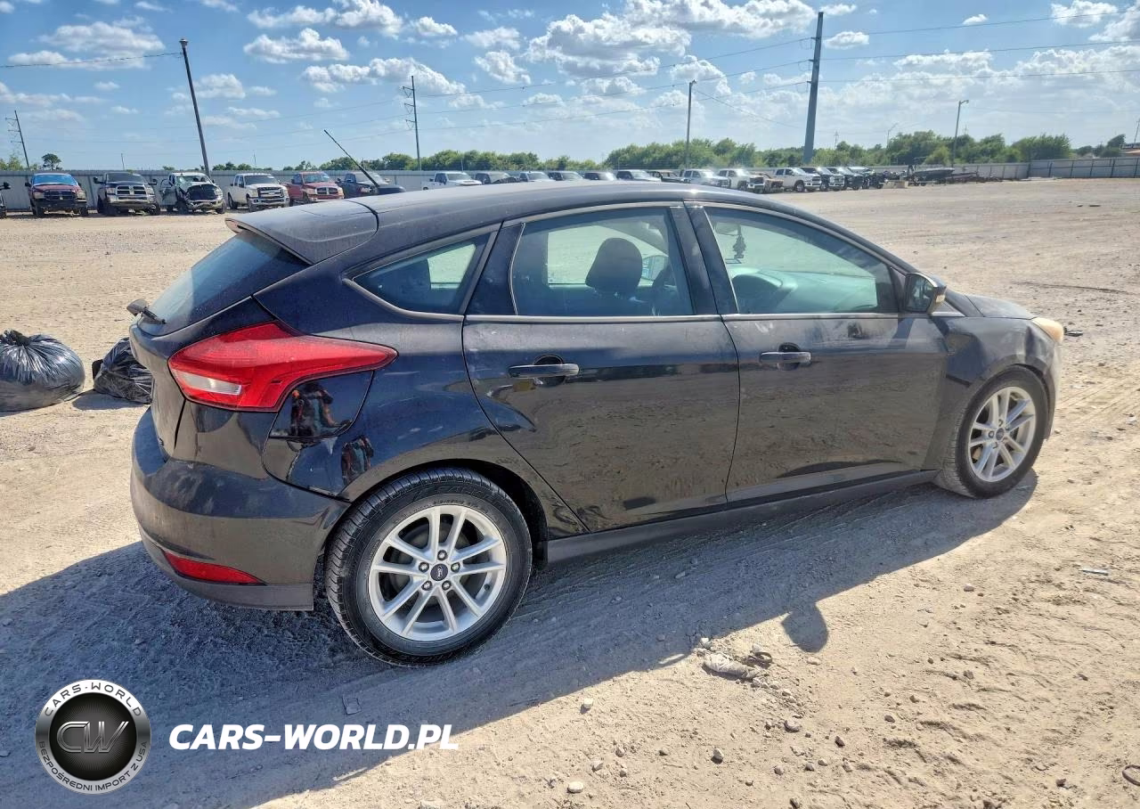 2017 Ford Focus Se VIN:1FADP3K28HL232424 - 3