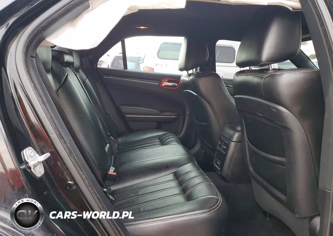 2019 Chrysler 300 S VIN:2C3CCAGG2KH610773 - 10