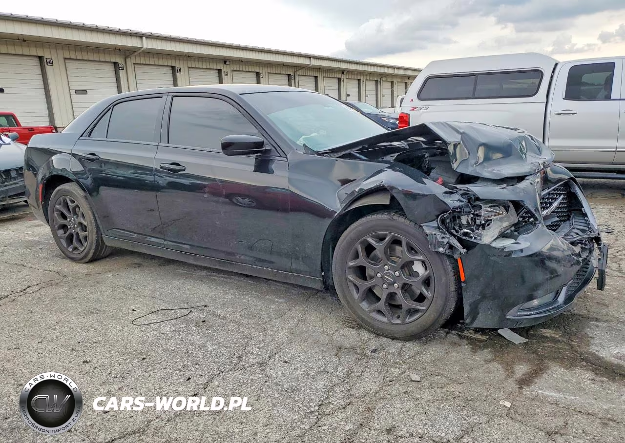 2019 Chrysler 300 S VIN:2C3CCAGG2KH610773 - 4