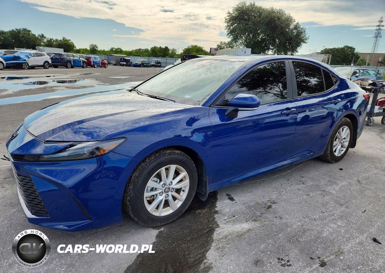 2025 Toyota Camry Le – zdjęcie 1 z 12