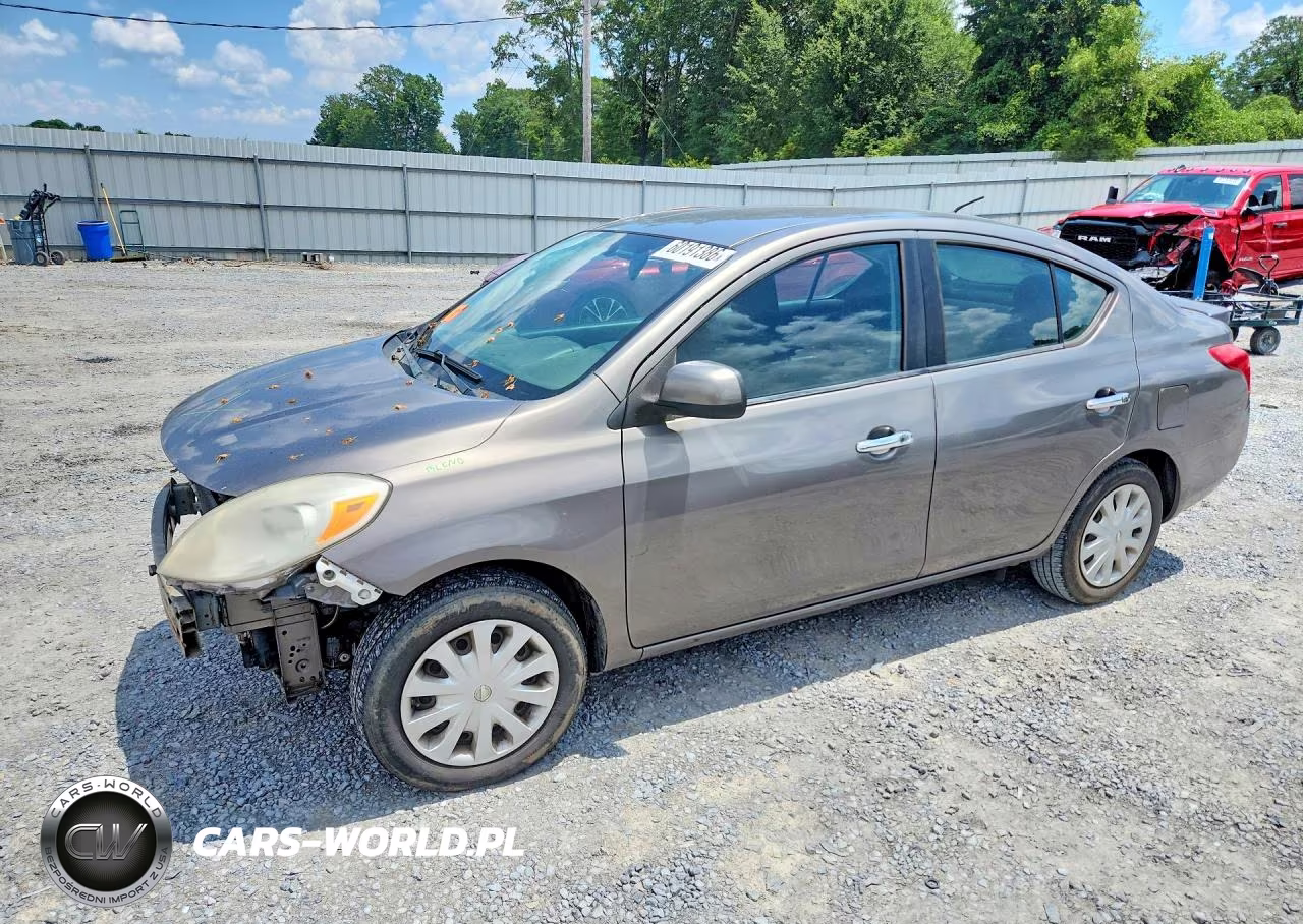 2013 Nissan Versa 1.6 S – zdjęcie 1 z 12