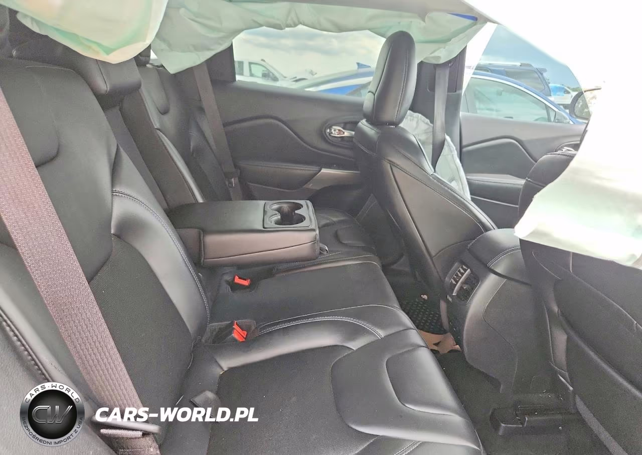 2020 Jeep Cherokee Latitude Plus VIN:1C4PJLLB2LD586210 - 11