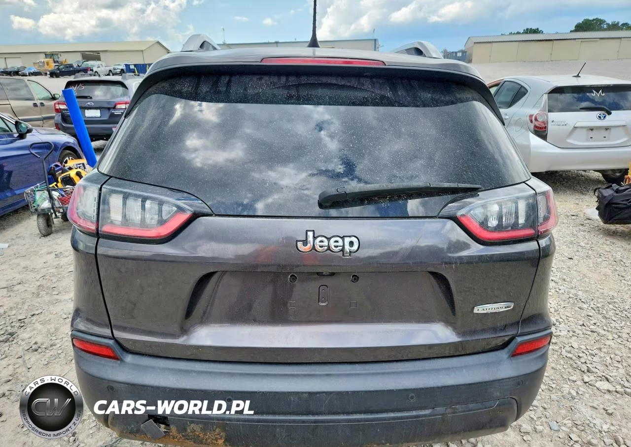 2020 Jeep Cherokee Latitude Plus VIN:1C4PJLLB2LD586210 - 6