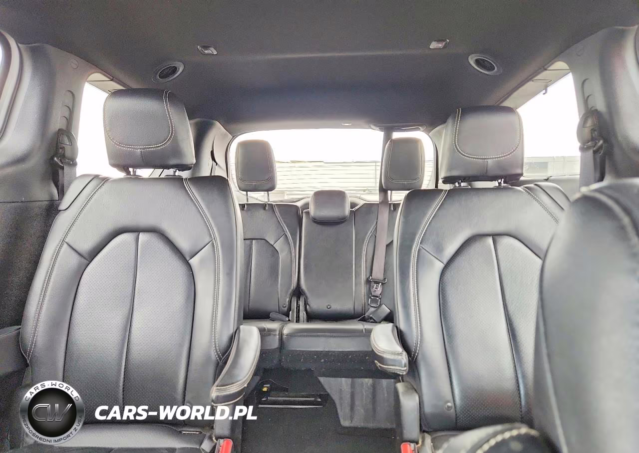 2020 Chrysler Pacifica Touring L VIN:2C4RC3BG7LR267821 - 10