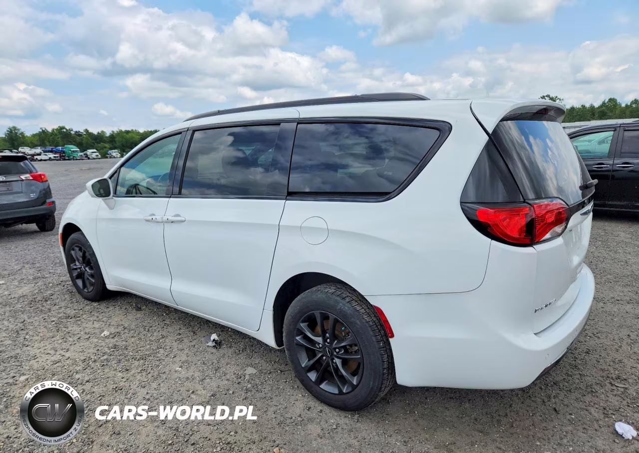 2020 Chrysler Pacifica Touring L VIN:2C4RC3BG7LR267821 - 2